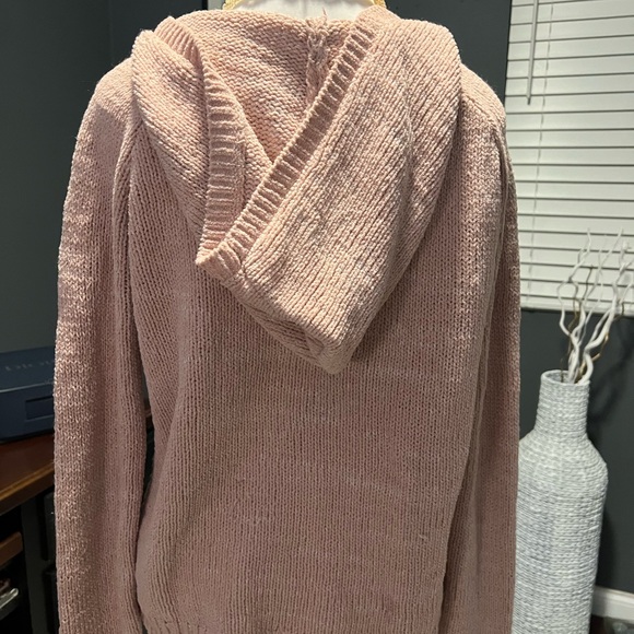 - Pink cable knit, sweater, size small. Perfect for any outfit.Hoodie in t… - Picture 3 of 5